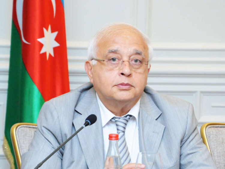 Elçinin qəbirüstü abidəsini o hazırlayır