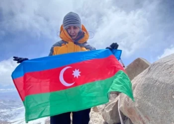 Alpinistimiz Antarktidanın ən yüksək zirvəsində – FOTO