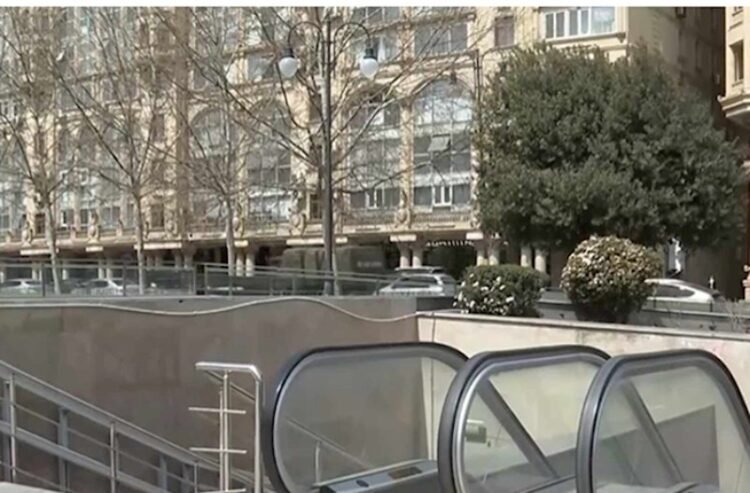 Bakıda yeraltı keçiddə eskalator qırıldı — Xəsarət alanlar var