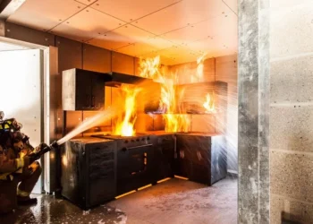 Bakıxanovda evdə partlayış: xəsarət alanlar var