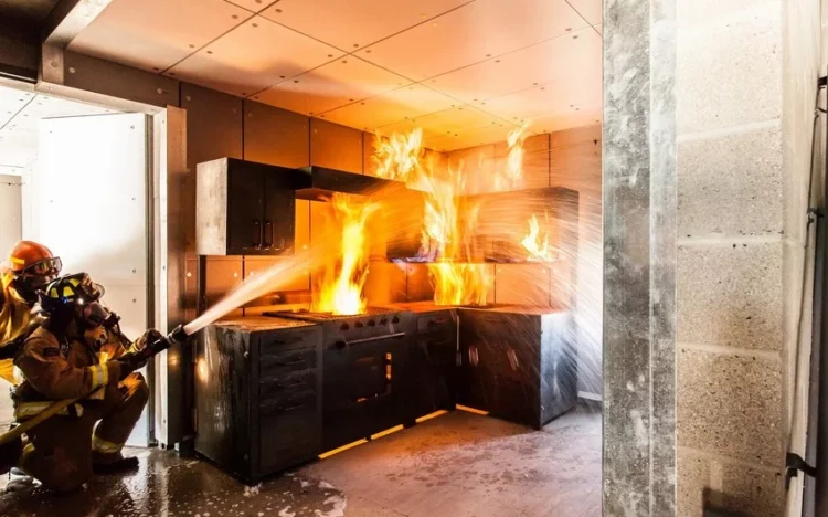 Bakıxanovda evdə partlayış: xəsarət alanlar var