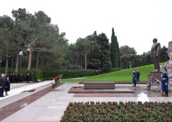 Dövlət və hökumət rəsmiləri Fəxri xiyabanda – FOTOLAR