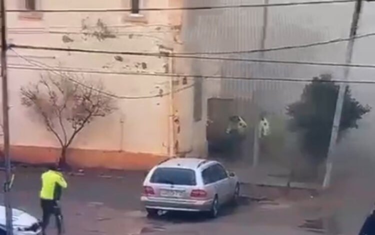 Yol polisi qadını belə xilas etdi – VİDEO