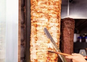 Dönərdən kütləvi zəhərlənmələr niyə artır? – Ekspert səbəbləri AÇIQLADI