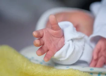 Boğazında qida qalan körpə öldü