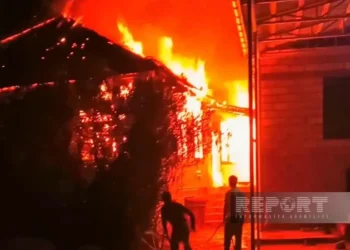 Biləsuvarda bir nəfərə məxsus iki evdə yanğın oldu