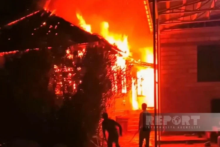 Biləsuvarda bir nəfərə məxsus iki evdə yanğın oldu