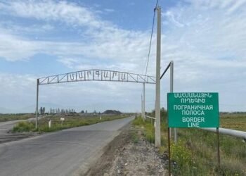 Türkiyə rəsmiləri Ermənistanla sərhədə getdilər