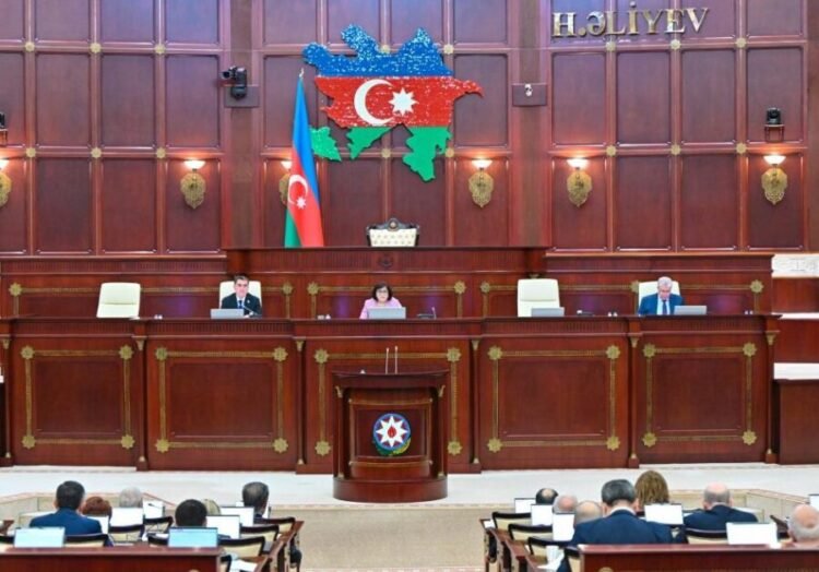 Milli Məclisdə Əli Kərimlinin həbsindən danışıldı: “2 min hərbçi orada nə edirdi?”