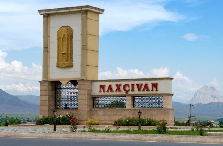 Naxçıvanda DƏHŞƏT: Ürəyi tutub ocağa yıxıldı, yanıb öldü