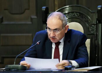 Kilsələrdə ayin zamanı II Qareginin adı çəkilməməlidir – Paşinyan