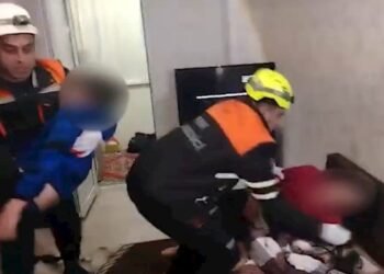 Xırdalanda bir evdə 3 nəfər huşsuz halda tapıldı — VİDEO