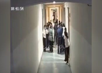 Boğazında çörək qalan şagirdi belə xilas etdilər – Anbaan video