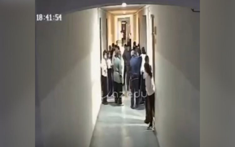 Boğazında çörək qalan şagirdi belə xilas etdilər – Anbaan video