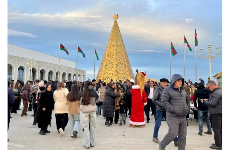 Xankəndi 3-cü Yeni ilini doğmaları ilə qarşılayır — FOTOLAR