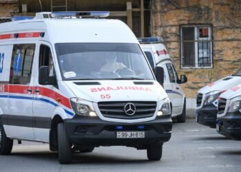 Təcili yardım qadını vuraraq öldürdü