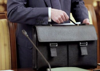 Yeni başçı müavinini işdən çıxardı – FOTO