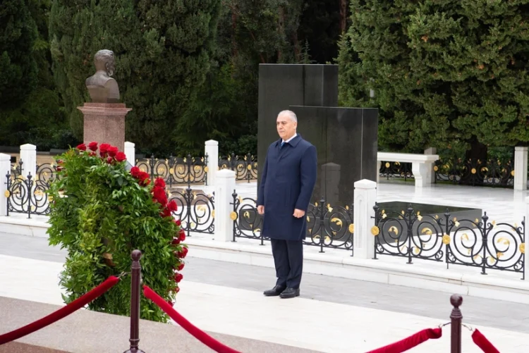 DTX-nin əməkdaşları Heydər Əliyevin xatirəsini andılar – VİDEO