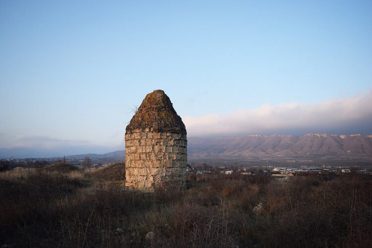 Xocalı türbəsinə bitişik məqbərə yeri aşkar edildi