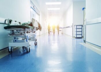 Sinifi qızdırmaq istədilər: 17 nəfər xəstəxanaya düşdü