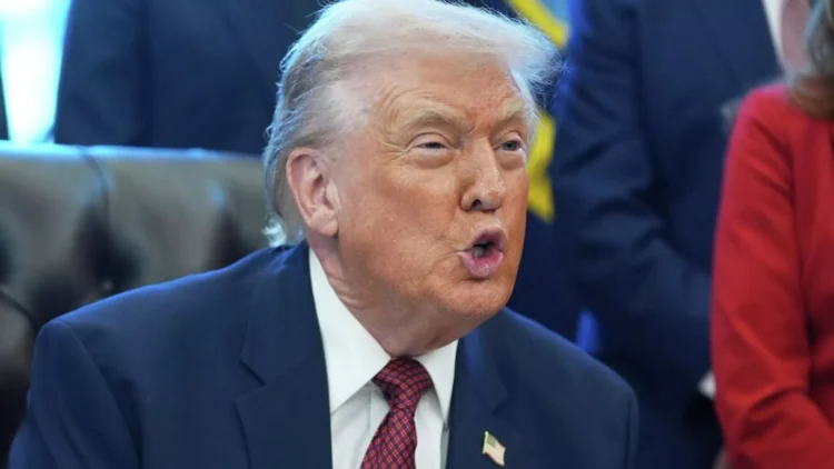 Tramp Qrenlandiyanın baş nazirini hədələdi: “Böyük problem gözləyin”