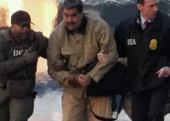 Tarixi anlar: Qaçırıldığı iddia edilən Maduro və həyat yoldaşı Nyu-Yorkda məhkəmə qarşısında