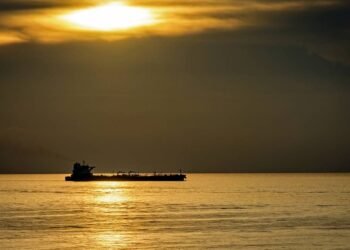 Xəzərdə təhlükəli anlar: Yük gəmisi sıradan çıxdı, itki yoxdur