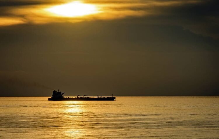 Xəzərdə təhlükəli anlar: Yük gəmisi sıradan çıxdı, itki yoxdur