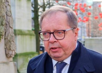 Diplomatik qalmaqal: Rusiya Britaniyanı dəniz piratçılığında ittiham edir