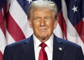 Vaşinqtondan sərt mesaj — Tramp İran yaxınlığında hərbi güclənməni açıqladı