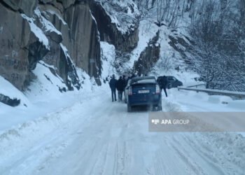 Tovuzda yollar buz bağladı – FOTO