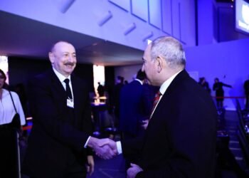 İlham Əliyev Davosda Paşinyanla görüşdü