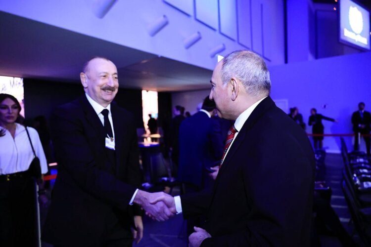 İlham Əliyev Davosda Paşinyanla görüşdü