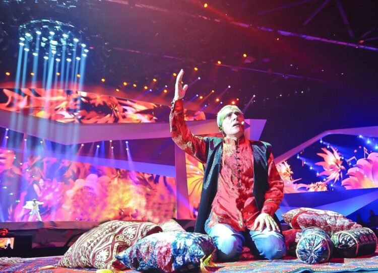 Alim Qasımovdan “oturaraq muğam oxumaq”la bağlı tənqidə CAVAB