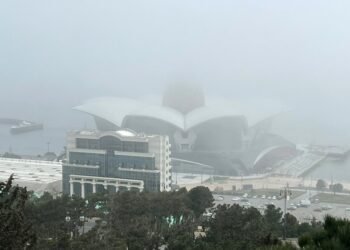 Duman olacaq, külək əsəcək – Sabahın havası