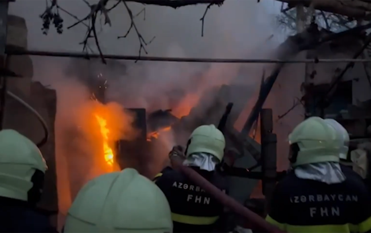 Qazaxda köməkçi tikilidə yanğın – VİDEO