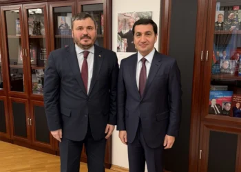 Hikmət Hacıyev Yuri Husyevlə müzakirə apardı