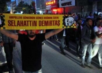 Hələb əməliyyatı Türkiyəni silkələdi — kütləvi etirazlar genişlənir