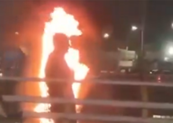 İranda Qasım Süleymaninin abidəsi yandırıldı – VİDEO