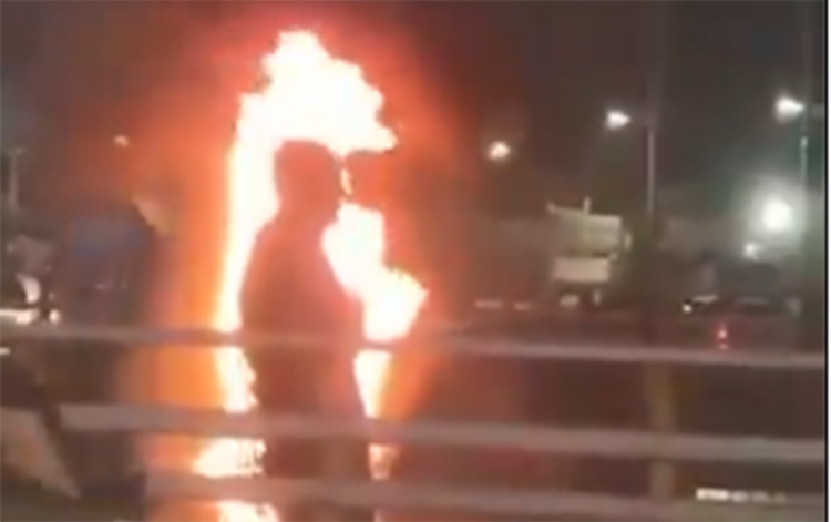 İranda Qasım Süleymaninin abidəsi yandırıldı – VİDEO