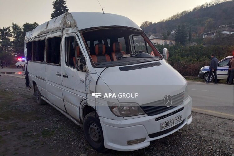 Astarada mikrovtobus aşdı: ölən var – FOTO