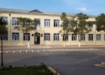 Qaradağda müəllim direktor müavinini döydü