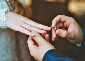 Şəmkirdə diş həkimi 13 yaşlı qızla nişanlandı