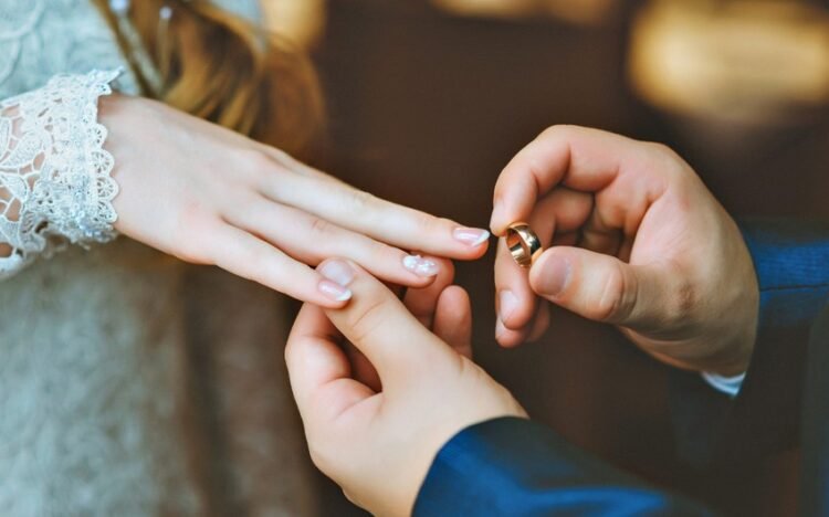 Şəmkirdə diş həkimi 13 yaşlı qızla nişanlandı