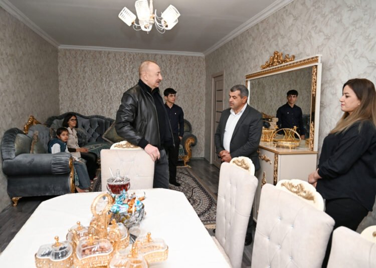 Prezident Ağdərənin Aşağı Oratağ kəndində oldu – FOTOLAR