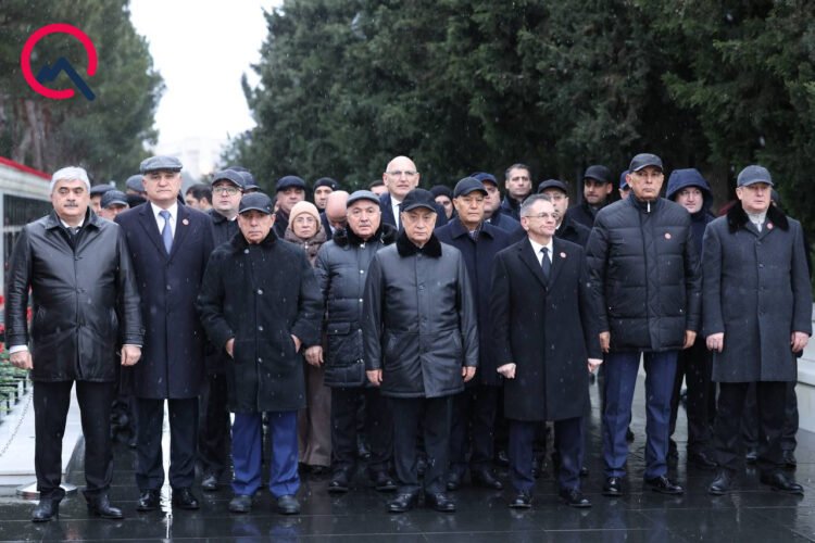 Rəsmilər Şəhidlər xiyabanında – FOTOLAR