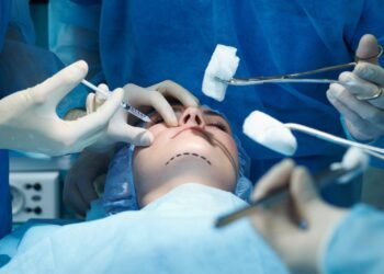 Estetik əməliyyat etdirən qadının nitqində problem yarandı – VİDEO