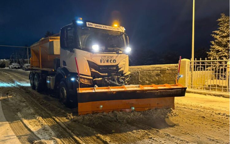 Bakı yolları qardan təmizlənir – FOTOLAR