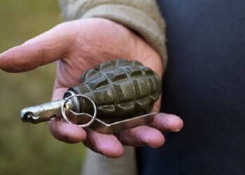 Qumbara ilə etirazçıları öldürmək istədi, əlində partladı