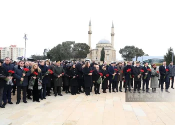Diplomatlar Şəhidlər xiyabanını ziyarət etdilər – FOTOLAR
